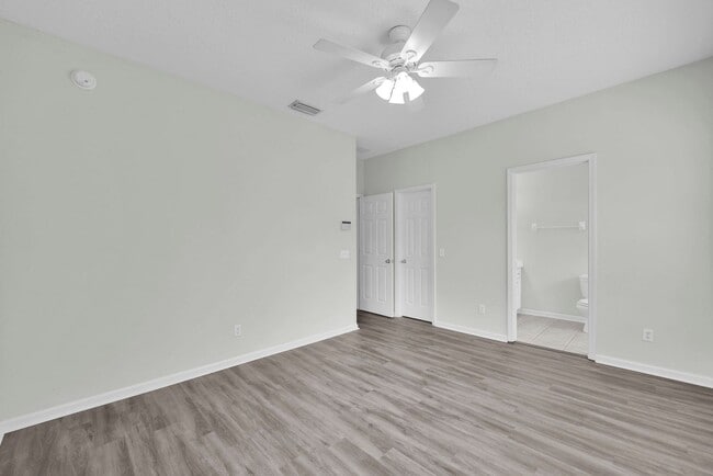 Building Photo - Bright and Spacious Townhome in Gate Community