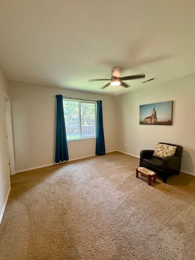 Building Photo - Charming Craftsman Home in SW Bend!