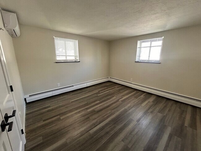 Building Photo - 16 Walnut St