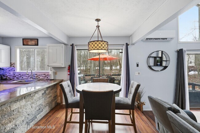 Building Photo - 1379 Winding Way