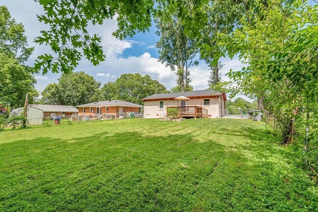 Building Photo - 3932 Slagle Dr