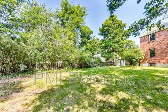 Building Photo - 2710 Emmet Rd