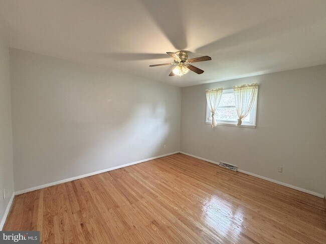 Building Photo - 310 Fish Pond Rd