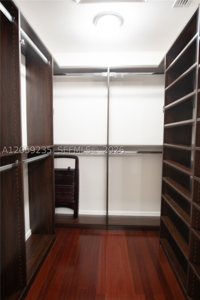 Building Photo - 3160 Peachtree Cir