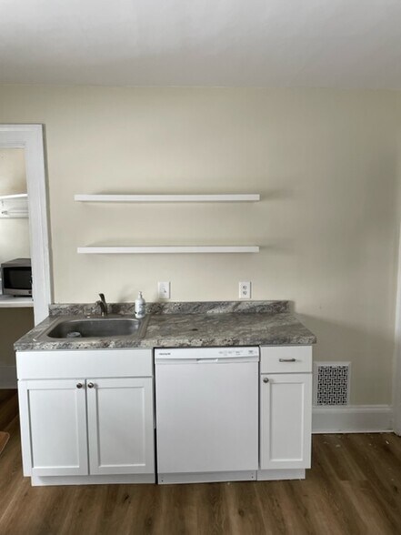 Building Photo - 182 Edgerton St