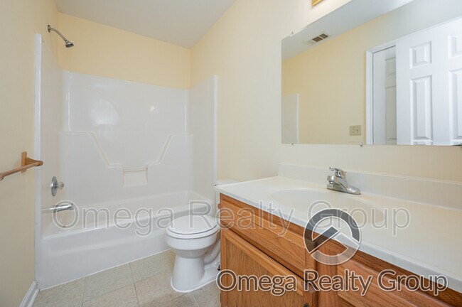 Building Photo - 484 Grey Hill Rd