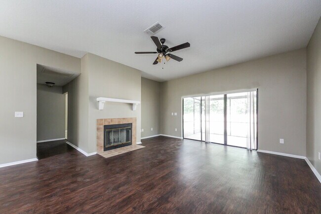 Building Photo - 634 Arbukle Ct