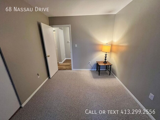 Building Photo - First Floor, 3 BR Condo in the Private Qua...