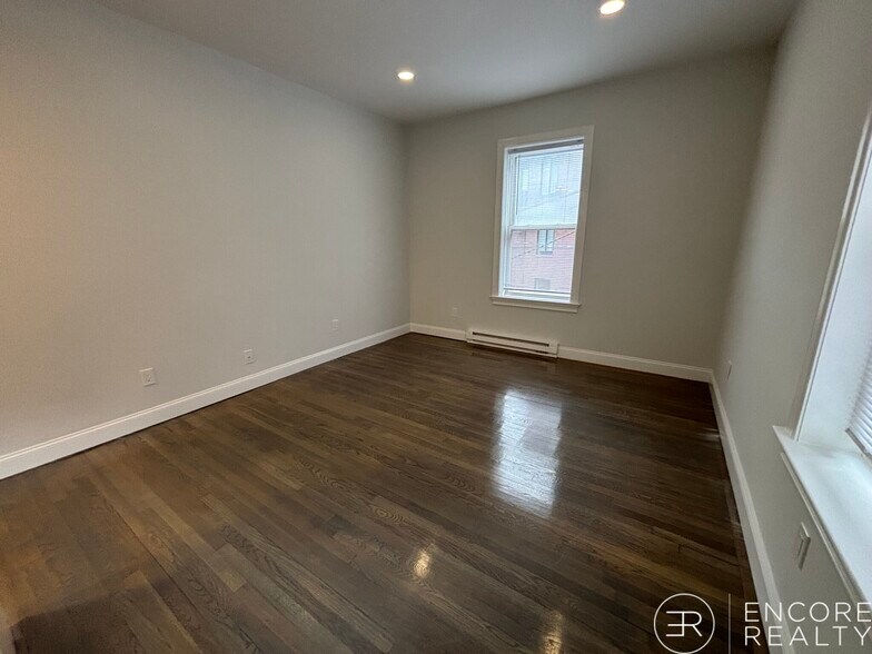 Building Photo - 529 Beacon St