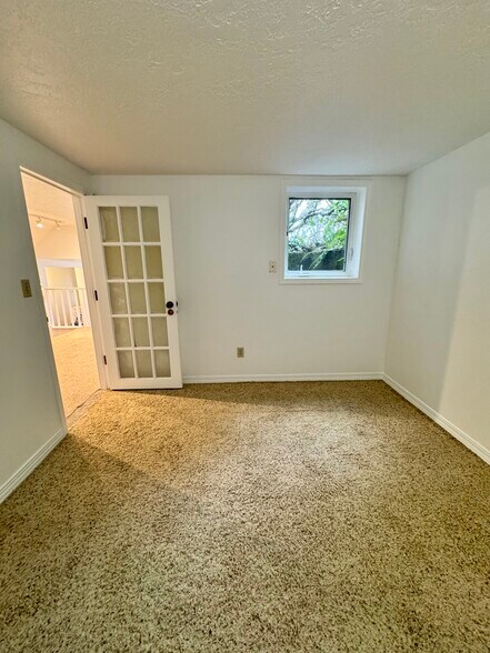 Building Photo - 3405 SW Barbur Blvd