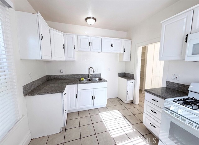 Building Photo - 3327 Lemon St