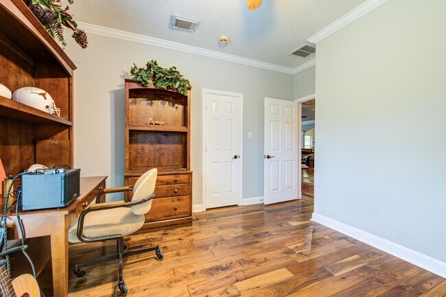 Building Photo - 1811 Emerald Green Dr