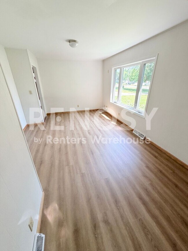 Building Photo - Available Now 3 Bedroom 1 Bath Single Family Home in Winsted