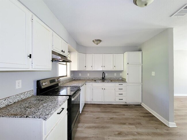 Building Photo - 111 Wisteria St