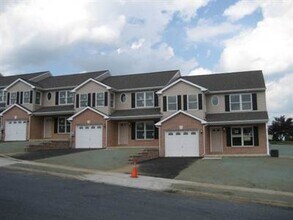 Building Photo - Townhouse For Rent $1995