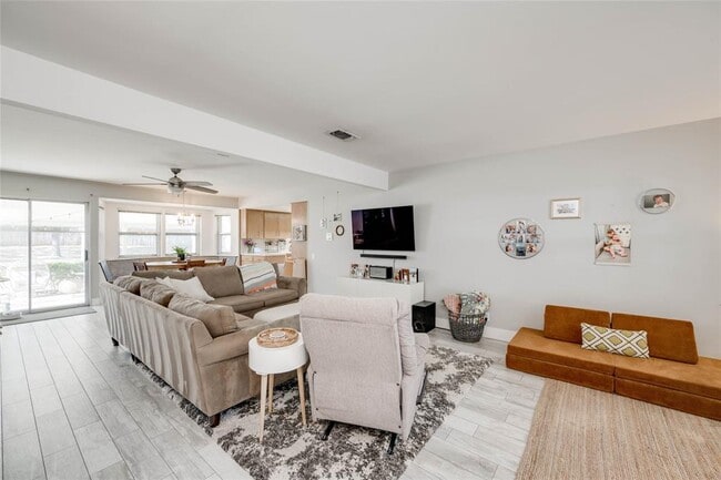 Building Photo - 11512 Oak Trail