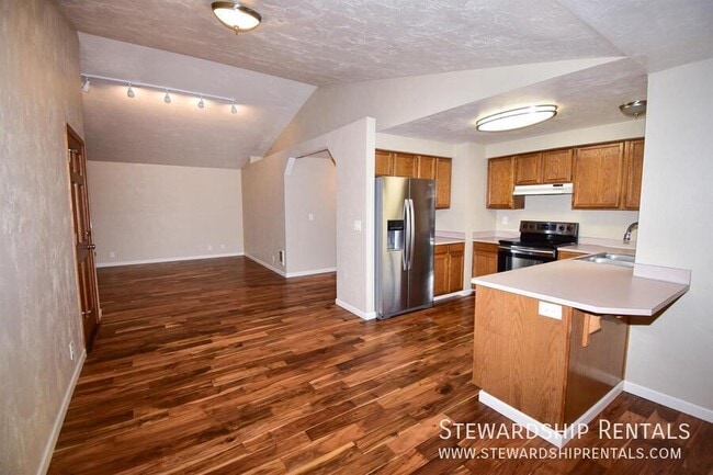 Building Photo - 5051 Forsythia St