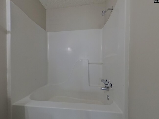 Building Photo - 105 Old Stone Rd