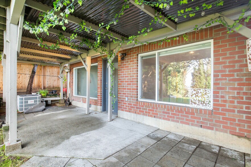 Building Photo - 4403 Powell Pl S