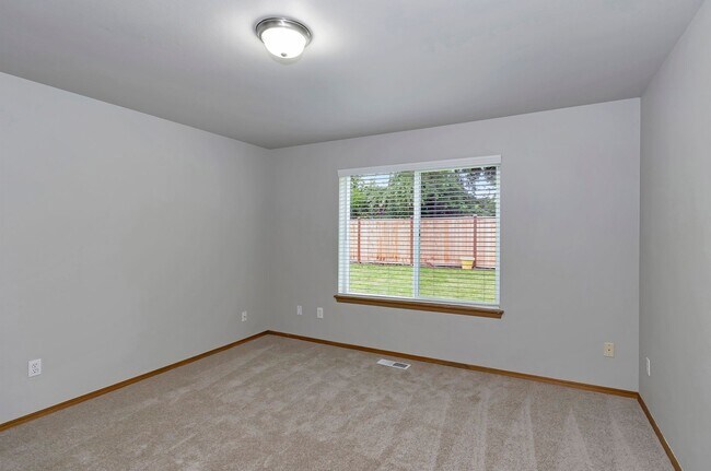 Building Photo - Spacious 4-Bedroom Home on a Tranquil Cul-de-Sac in Puyallup