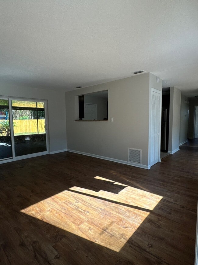 Building Photo - 8103 Joffre Dr