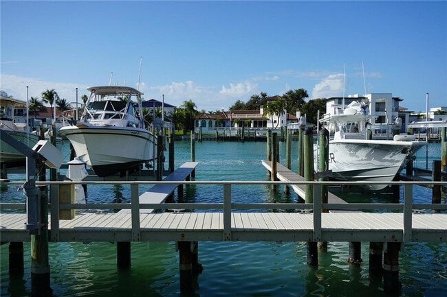 Building Photo - 534 Pinellas Bayway S