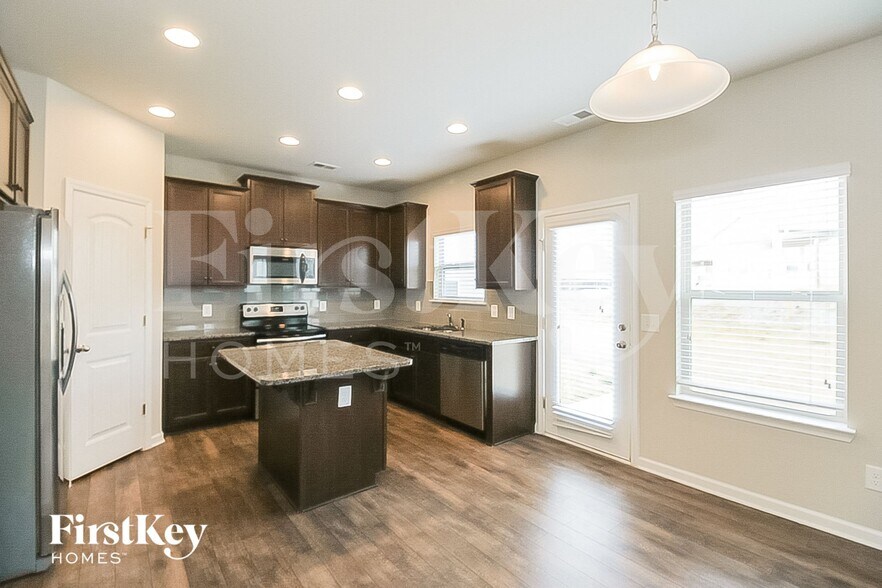 Building Photo - 24 Cliffbriar Terrace