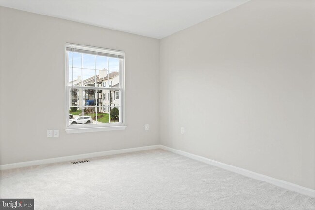 Building Photo - 57 Adams Dr NE