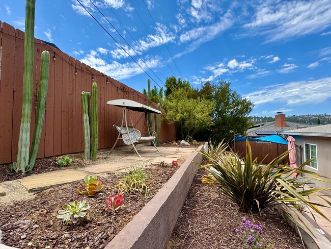 Building Photo - 8829 Greenview Pl