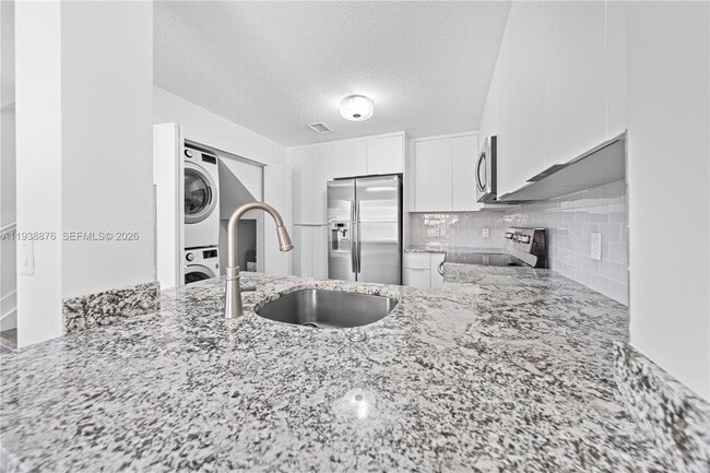 Building Photo - 6141 NW 115th Pl