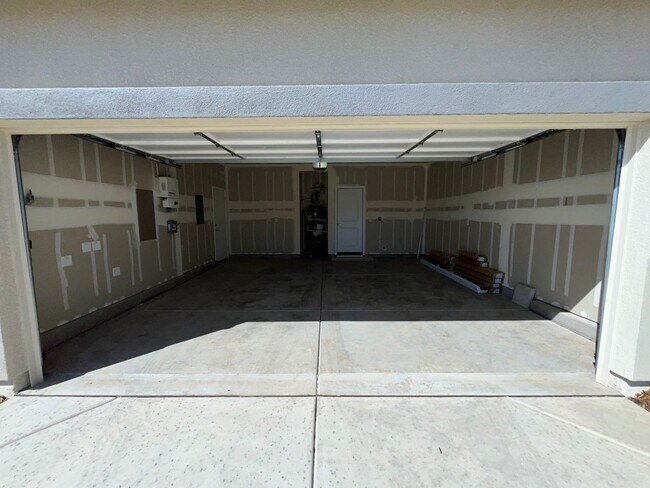 Building Photo - 4 BR, 2.5 Ba, 2262SF, Single Story, Solar ...