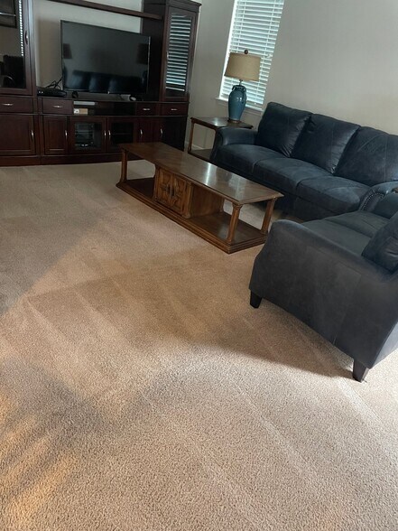 Building Photo - 107 Travellers Ln