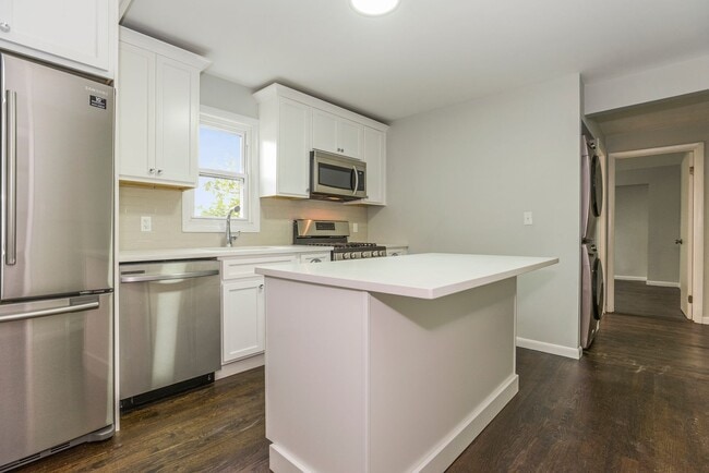 Building Photo - 140 Nash St