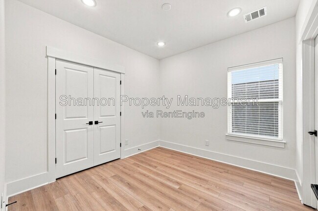 Building Photo - 3542 Amos St