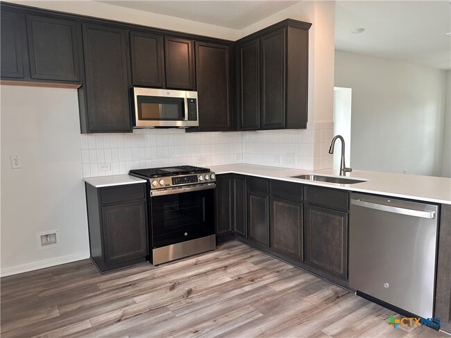 Building Photo - 124 Rollingwood Dr
