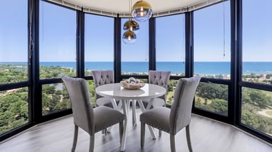 Building Photo - 1660 N LaSalle St