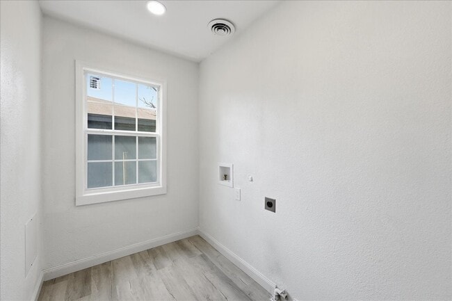 Building Photo - 519 S 13th St