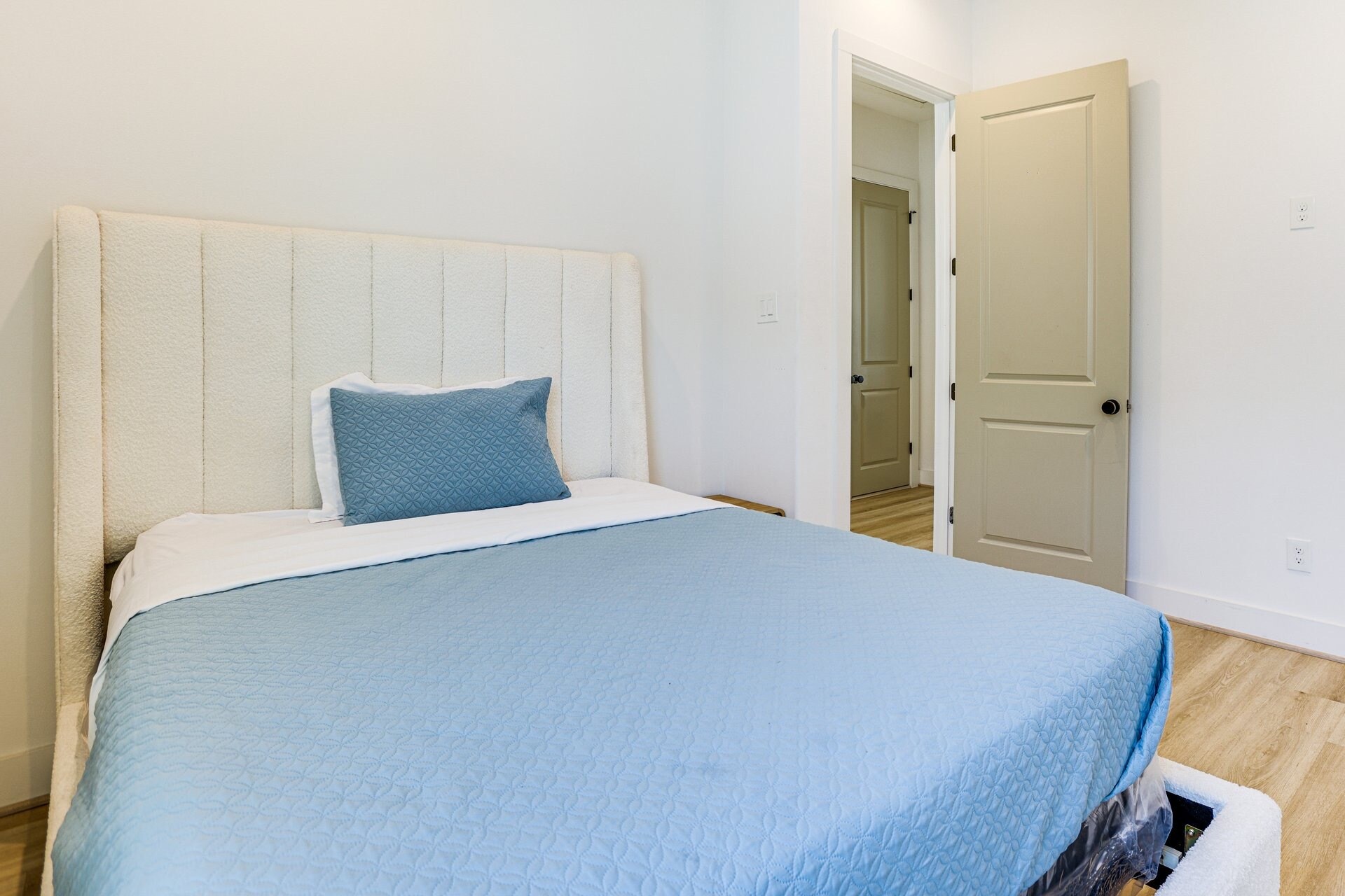 Building Photo - 2339 Eagle St