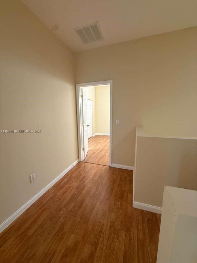 Building Photo - 448 NE 21st Ave