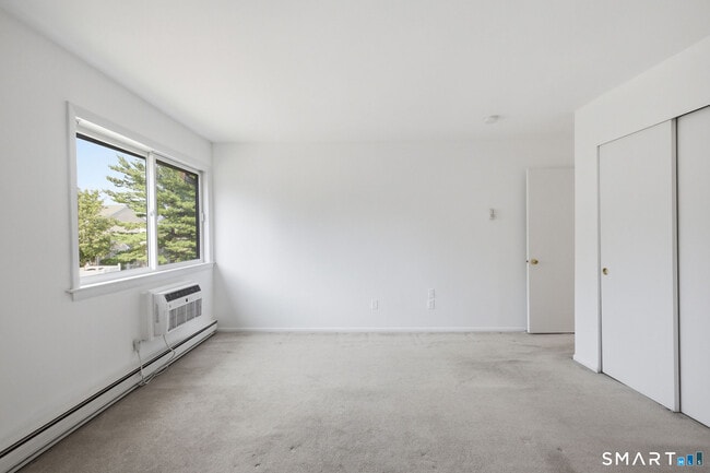 Building Photo - 255 Strawberry Hill Ave
