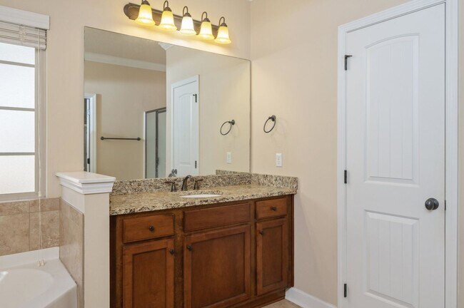 Building Photo - Beautiful 4 Bed / 2.5 Bath Home in Duggan ...