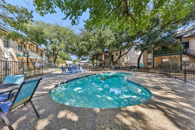 Building Photo - 1624 Aquarena Springs Dr