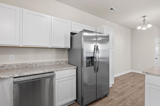 Building Photo - Townhouse For Rent in Holly Ridge!