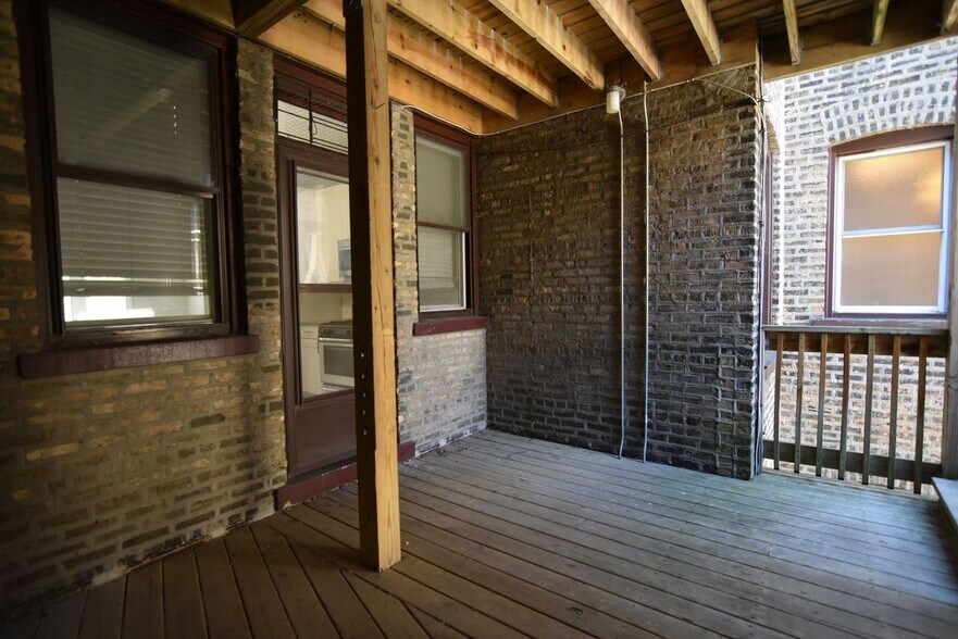 Building Photo - 700 W Grace St
