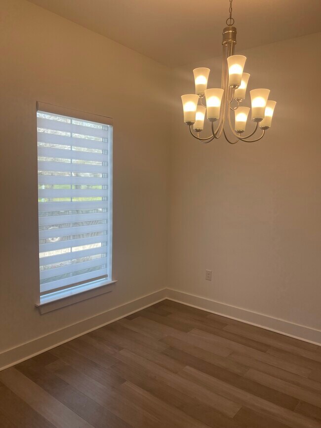 Open dinning area - 10144 The Grove Ave