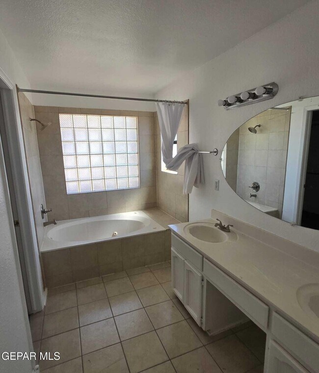 Building Photo - 11920 Pueblo Del Rio Way