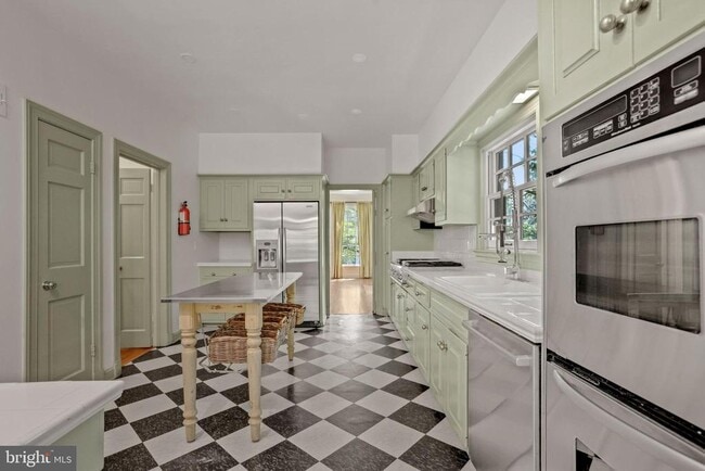 Building Photo - 4925 Weaver Terrace NW