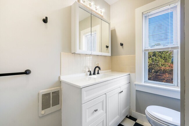 Building Photo - 105-107 Richards