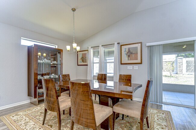 Building Photo - 6731 Castle Green Pl