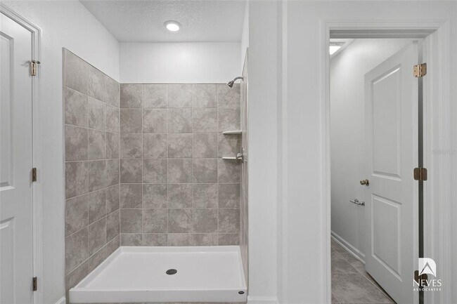 Building Photo - 1502 Brentwood Dr